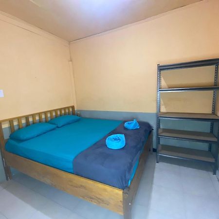גורונטלו Harry & Mimin Homestay מראה חיצוני תמונה