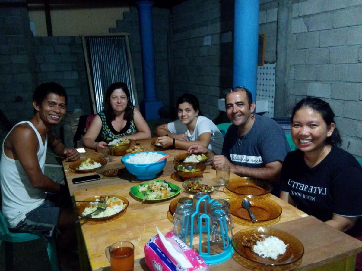 גורונטלו Harry & Mimin Homestay מראה חיצוני תמונה